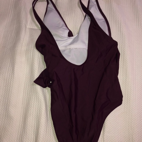 One piece bathing suit - Picture 1 of 2